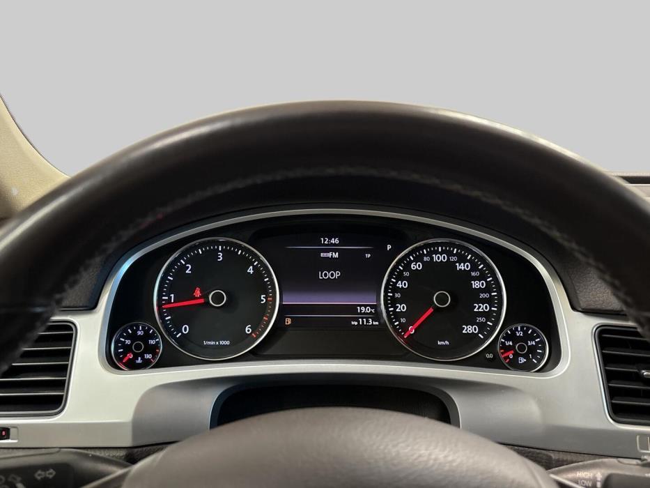 VOLKSWAGEN Touareg 2011