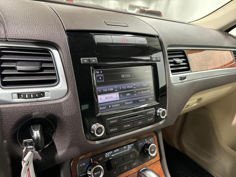 VOLKSWAGEN Touareg 2011