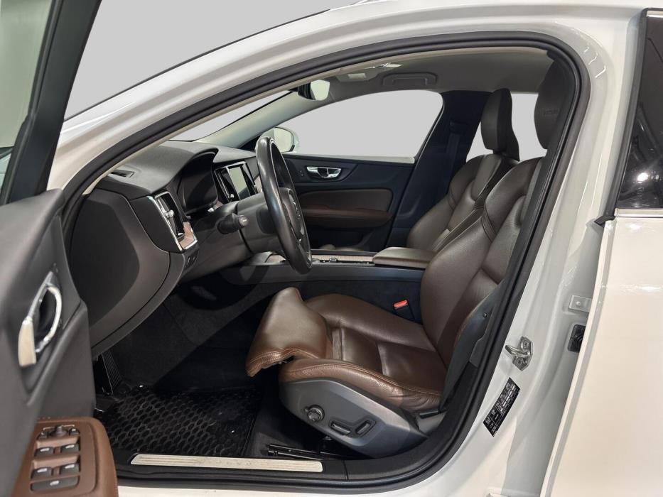 VOLVO V60 2019