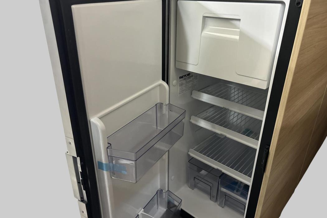 ROADCAR VAN R 600 2024