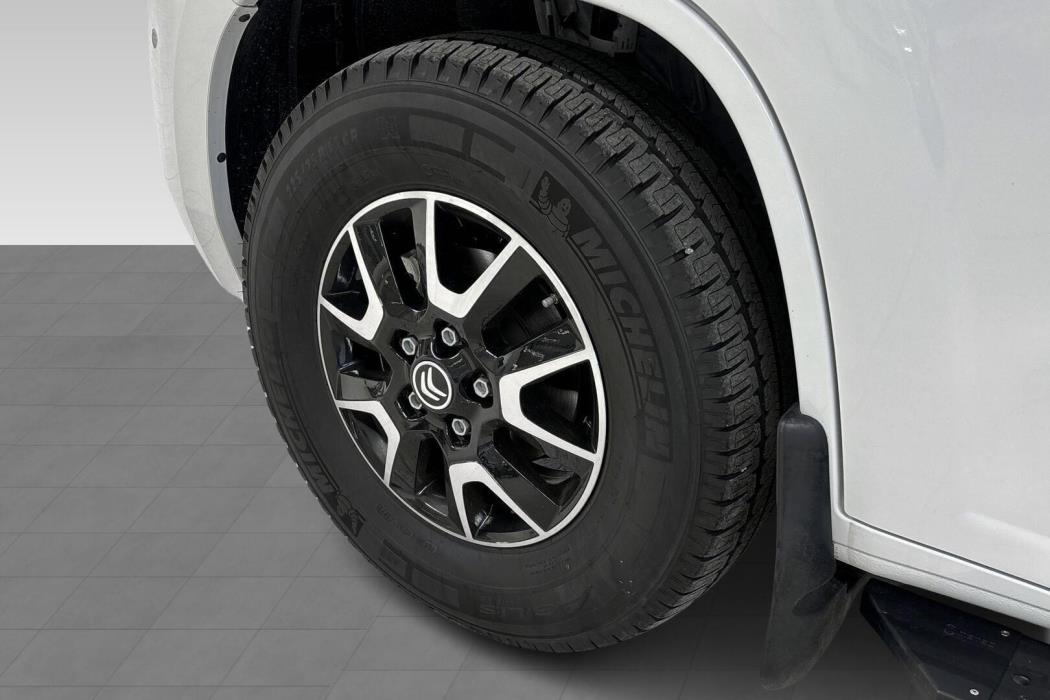 ROADCAR VAN R 600 2024