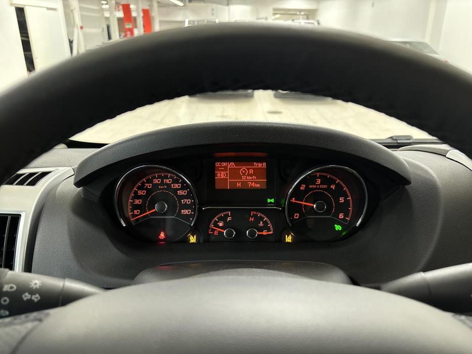 ROADCAR VAN R 600 2024