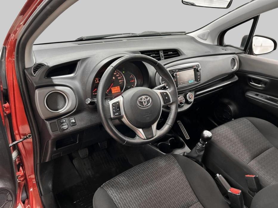 TOYOTA Yaris 2013