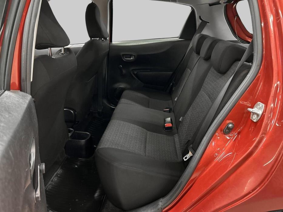 TOYOTA Yaris 2013