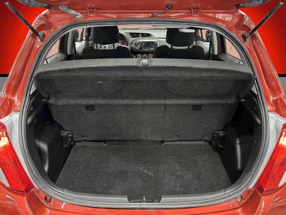 TOYOTA Yaris 2013