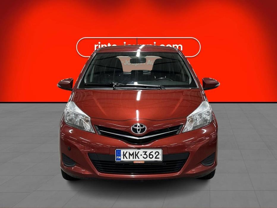 TOYOTA Yaris 2013