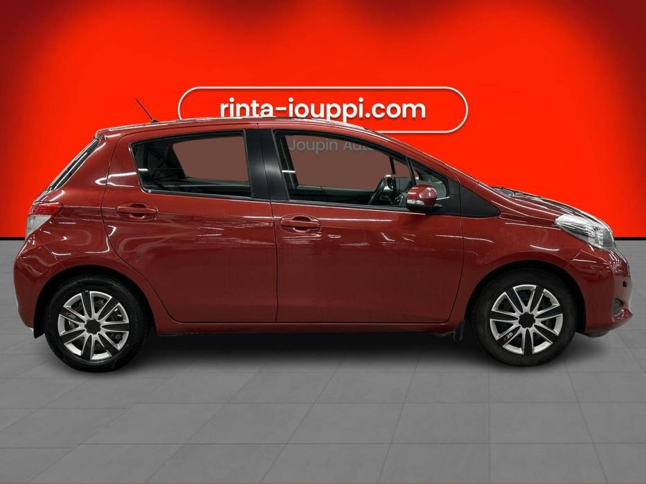 TOYOTA Yaris 2013