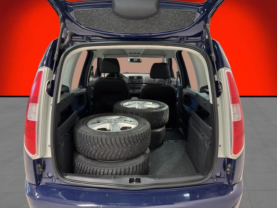 SKODA Roomster 2011