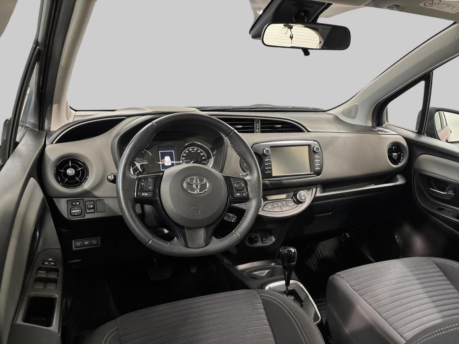 TOYOTA Yaris 2018