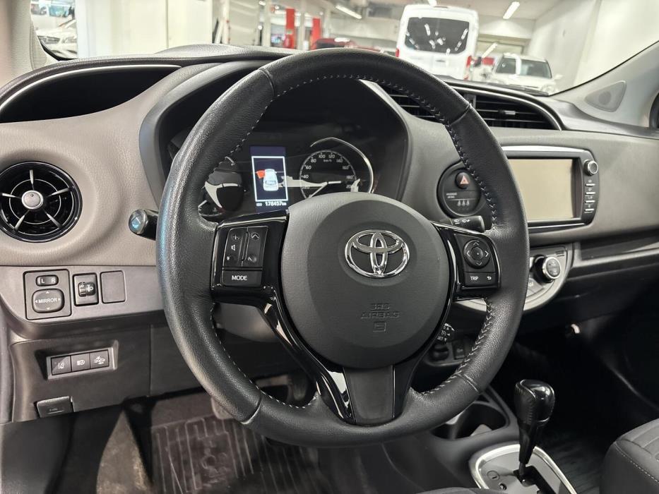 TOYOTA Yaris 2018