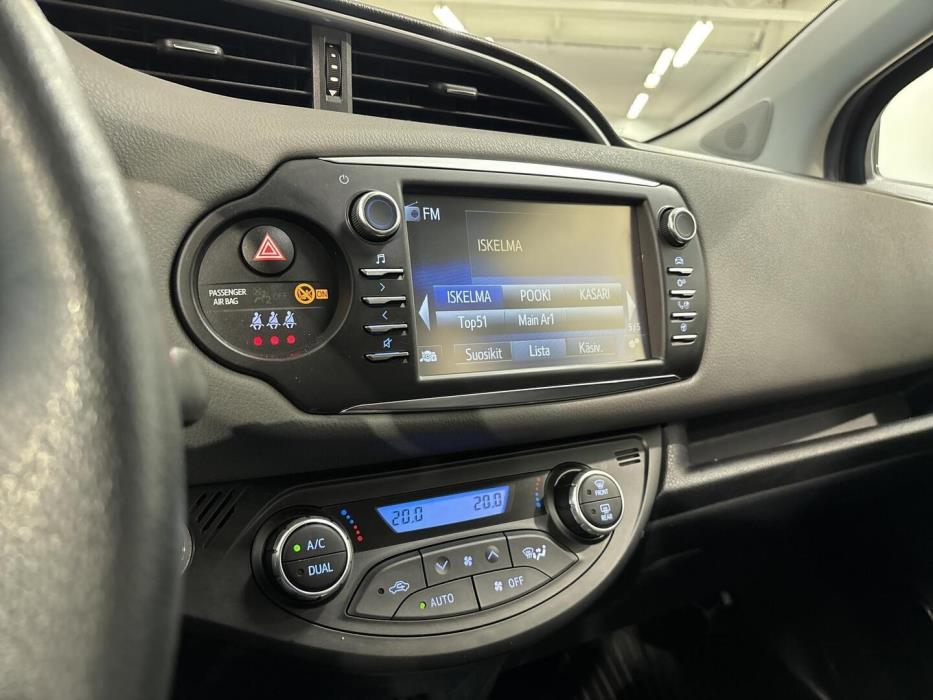 TOYOTA Yaris 2018