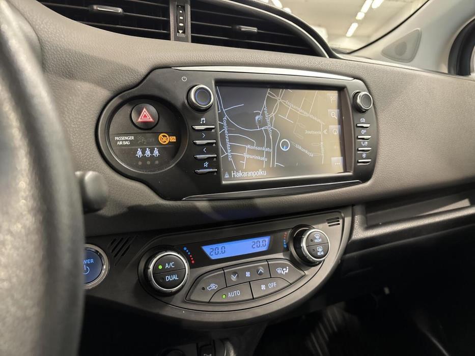 TOYOTA Yaris 2018