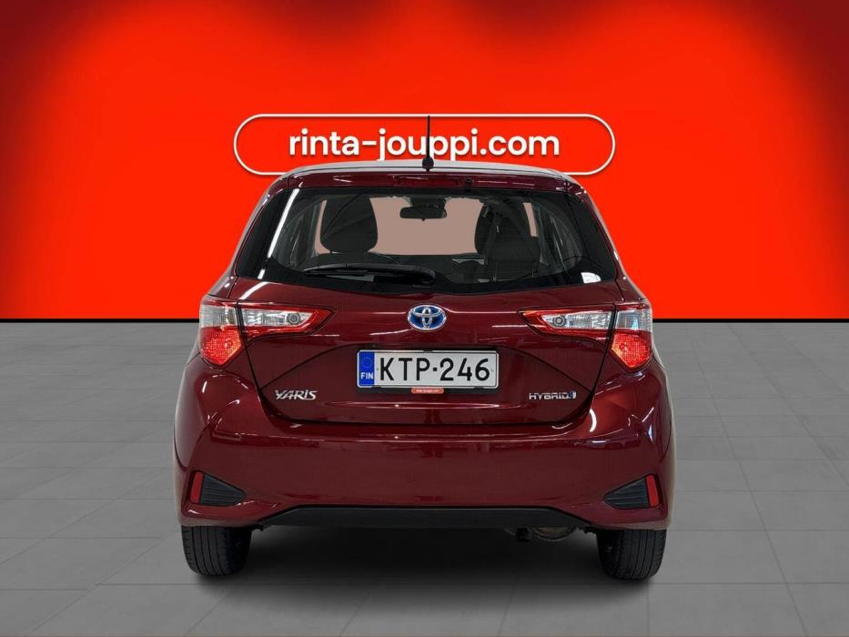 TOYOTA Yaris 2018