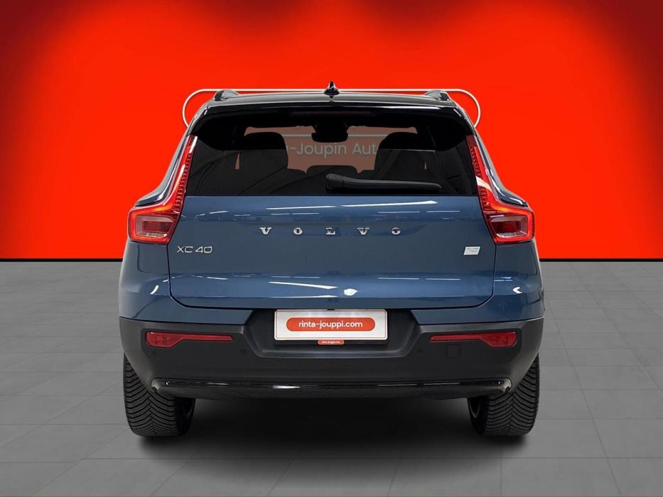 VOLVO XC40 2023