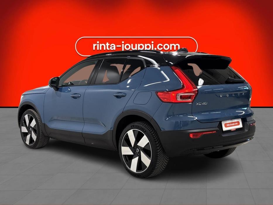 VOLVO XC40 2023