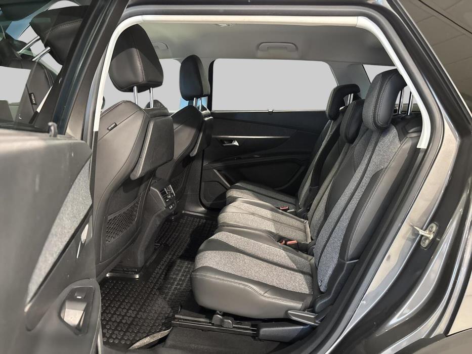 PEUGEOT 5008 2018