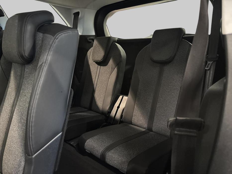 PEUGEOT 5008 2018