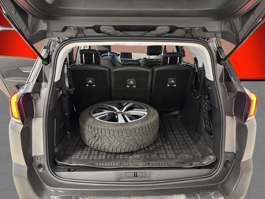 PEUGEOT 5008 2018