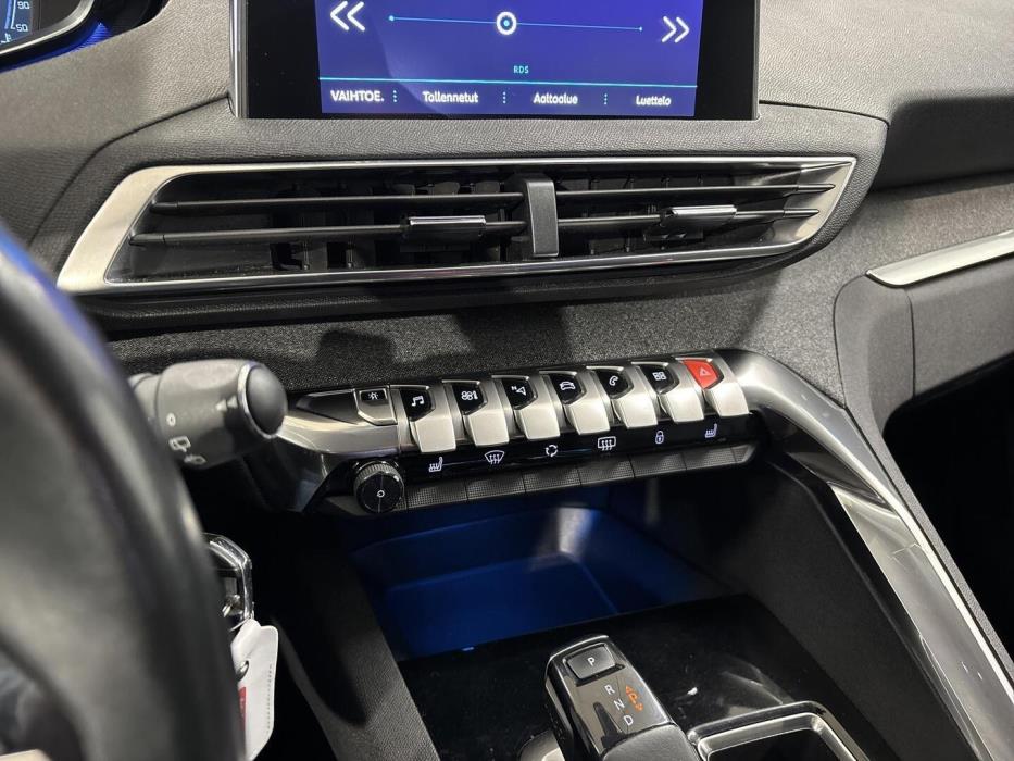 PEUGEOT 5008 2018