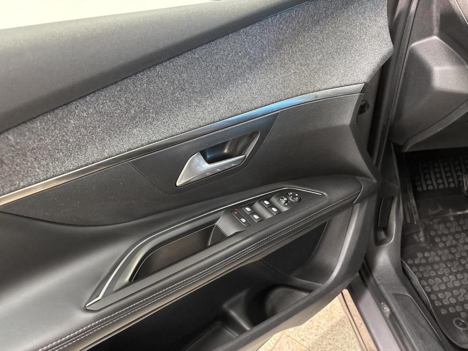 PEUGEOT 5008 2018