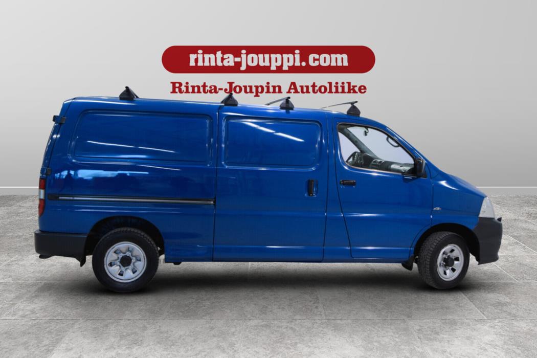 TOYOTA Hiace 2010