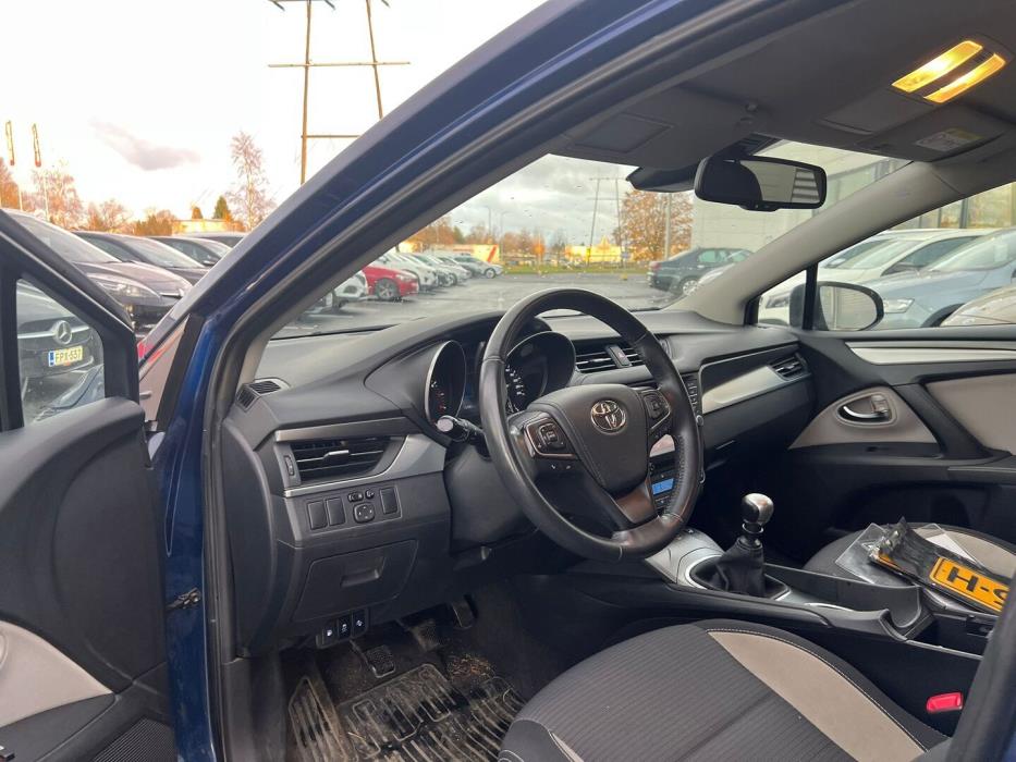 TOYOTA Avensis 2016