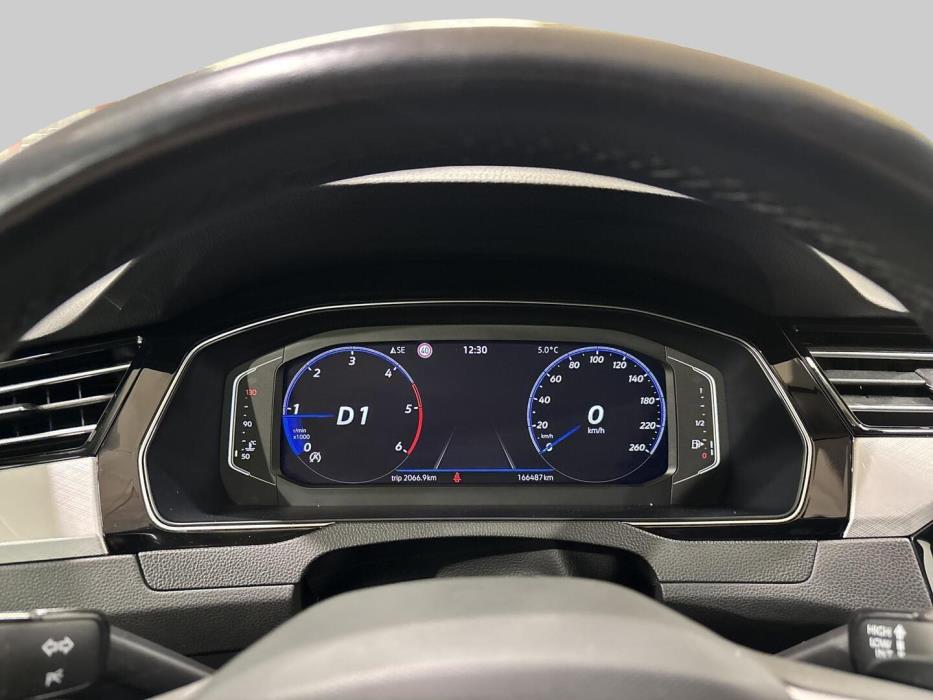 VOLKSWAGEN Passat 2022