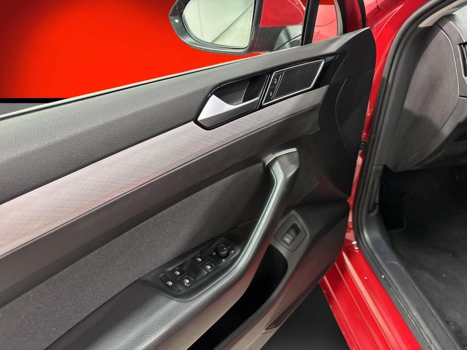 VOLKSWAGEN Passat 2022