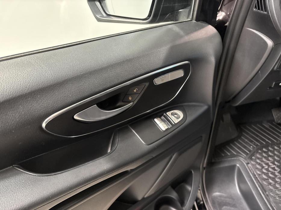 MERCEDES-BENZ Vito 2023