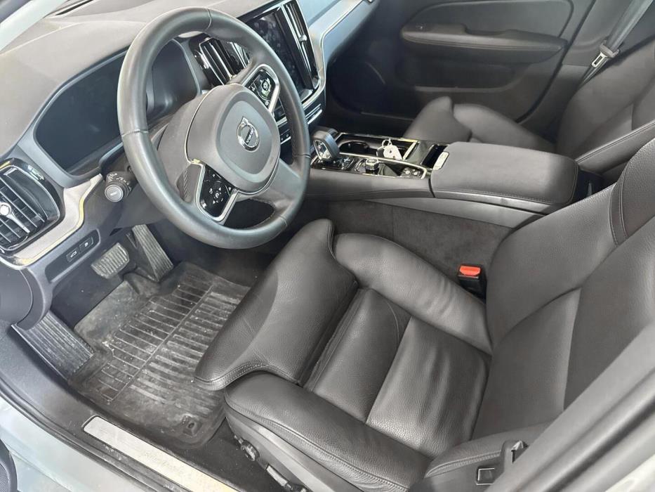 VOLVO V60 2024