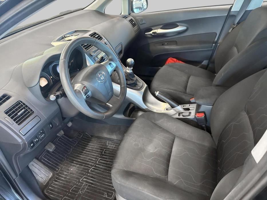TOYOTA Auris 2010