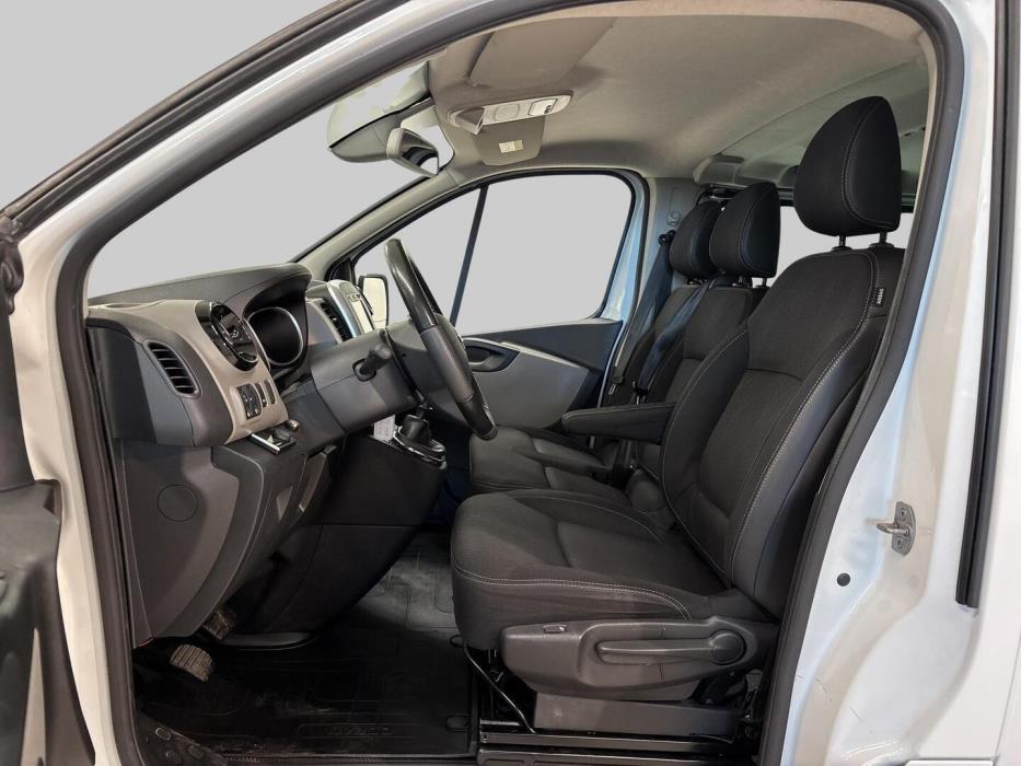 NISSAN NV300 2019