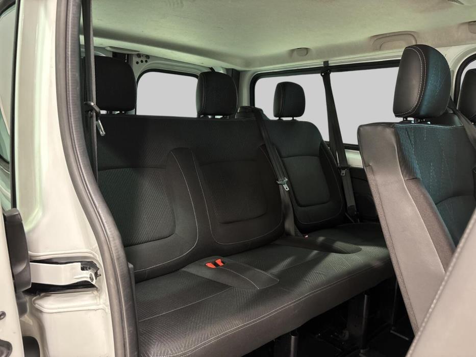 NISSAN NV300 2019
