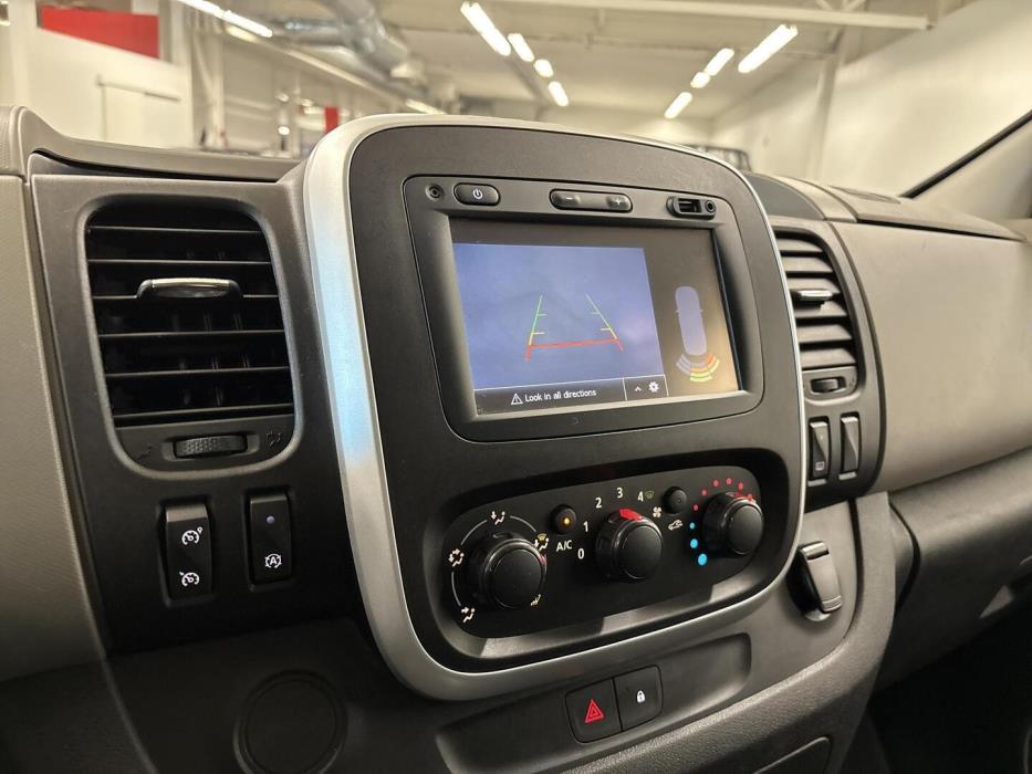 NISSAN NV300 2019