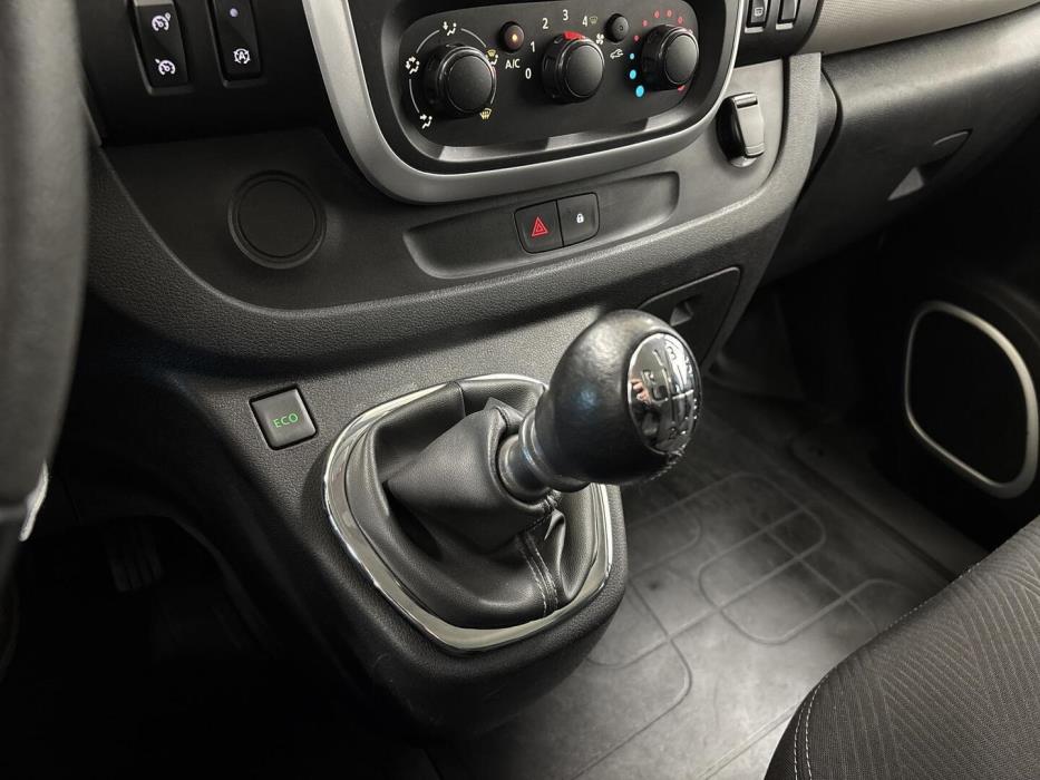 NISSAN NV300 2019