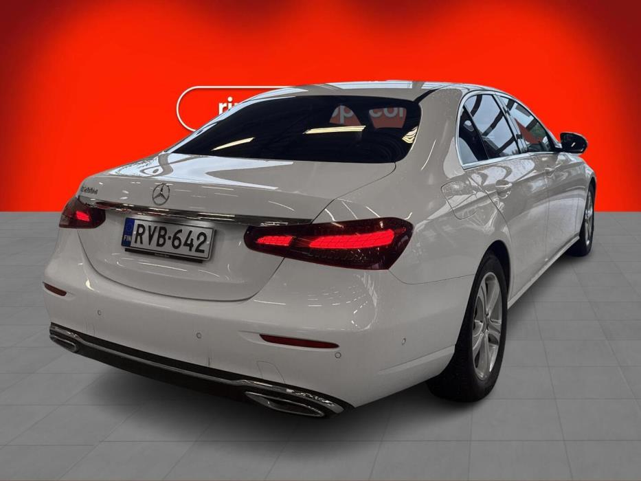 MERCEDES-BENZ E 2023