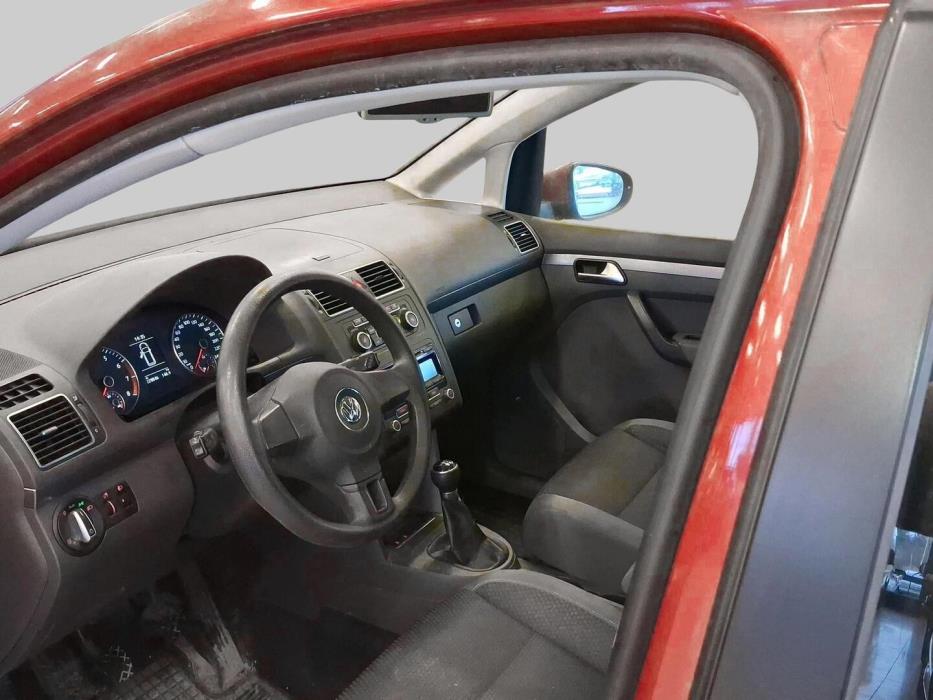 VOLKSWAGEN Touran 2013
