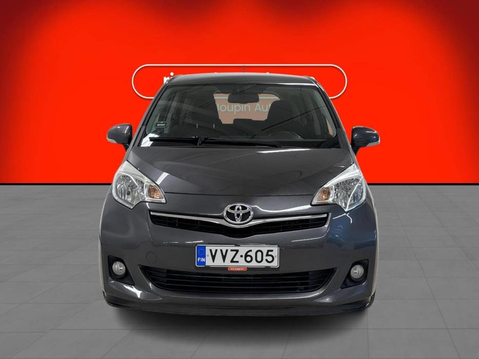 TOYOTA Verso-S 2011