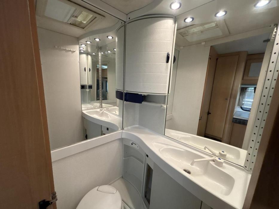 HYMER Eriba Nova 2000