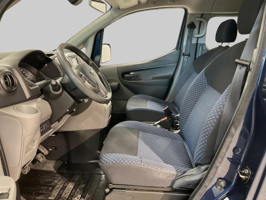 NISSAN NV200 2013