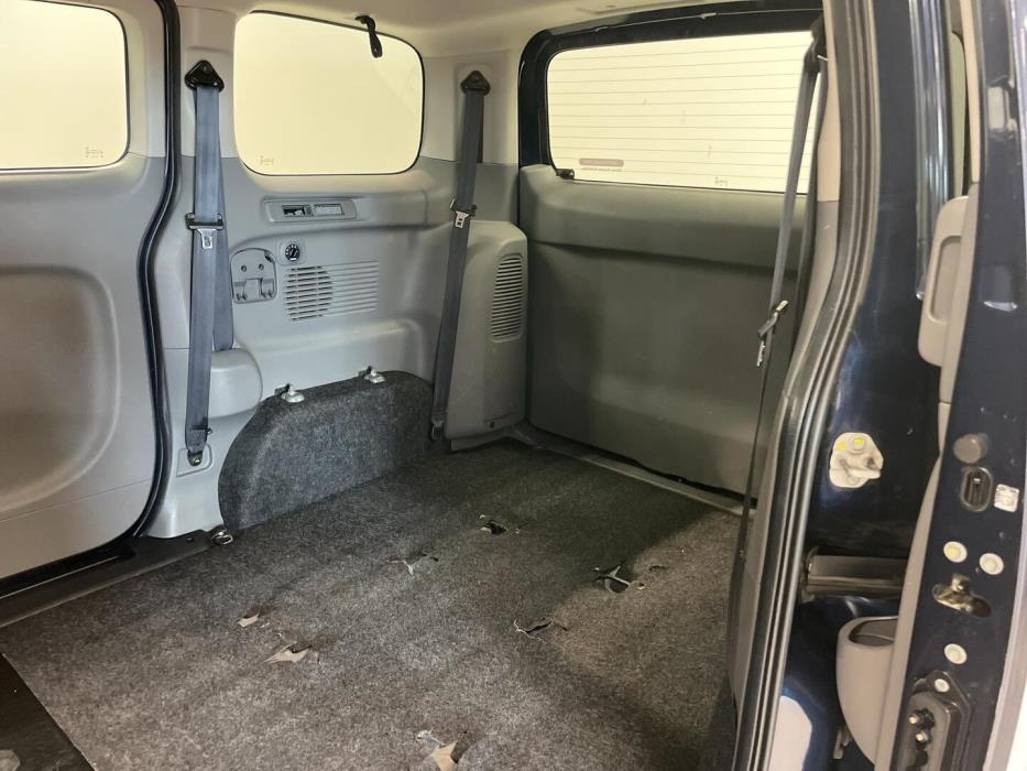 NISSAN NV200 2013