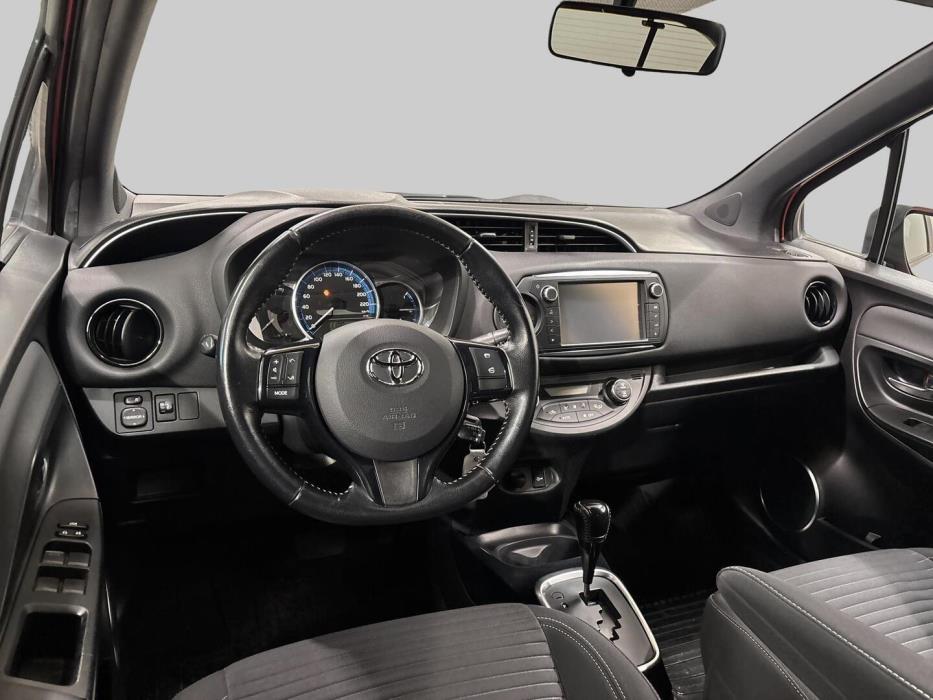 TOYOTA Yaris 2016