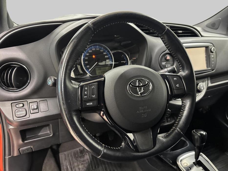 TOYOTA Yaris 2016