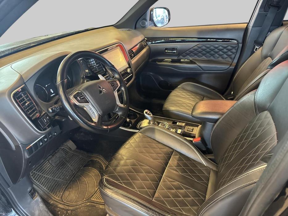 MITSUBISHI Outlander PHEV 2021