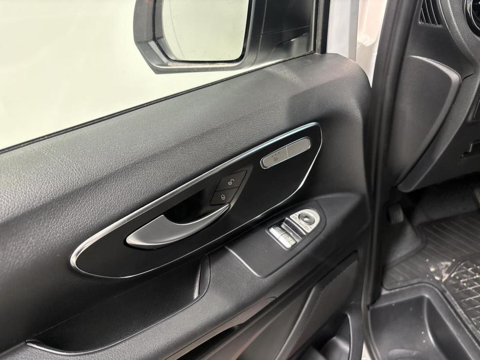 MERCEDES-BENZ Vito 2023