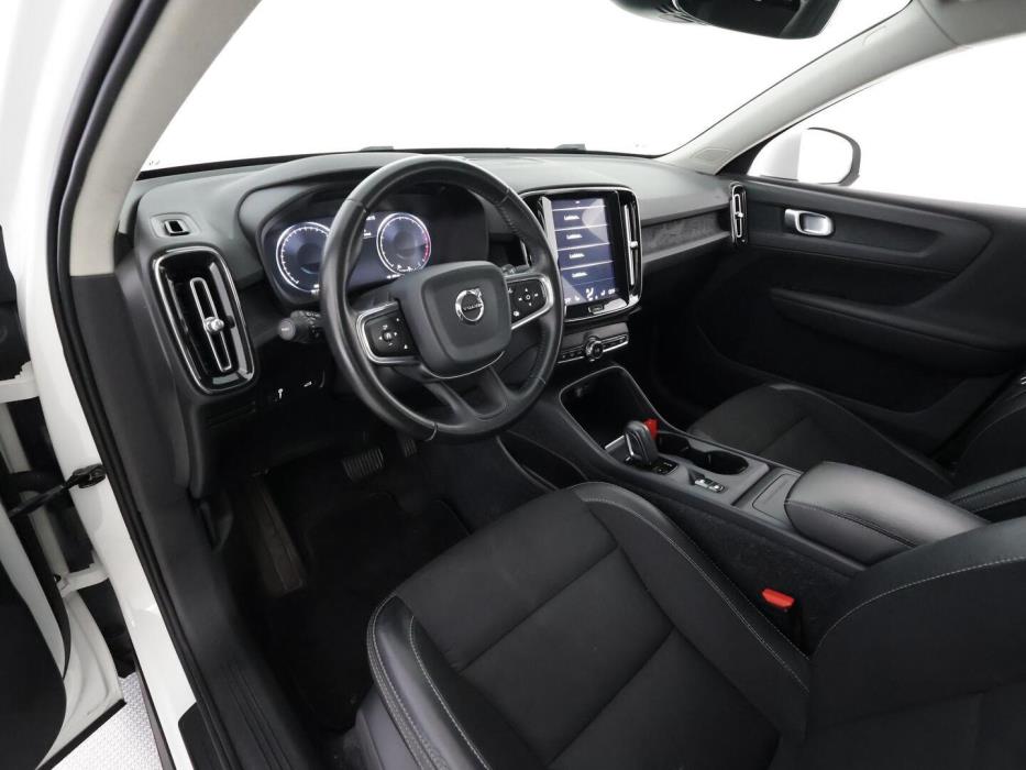 VOLVO XC40 2019