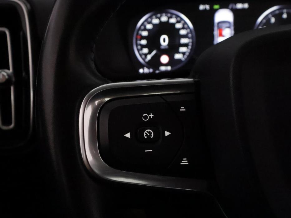 VOLVO XC40 2019