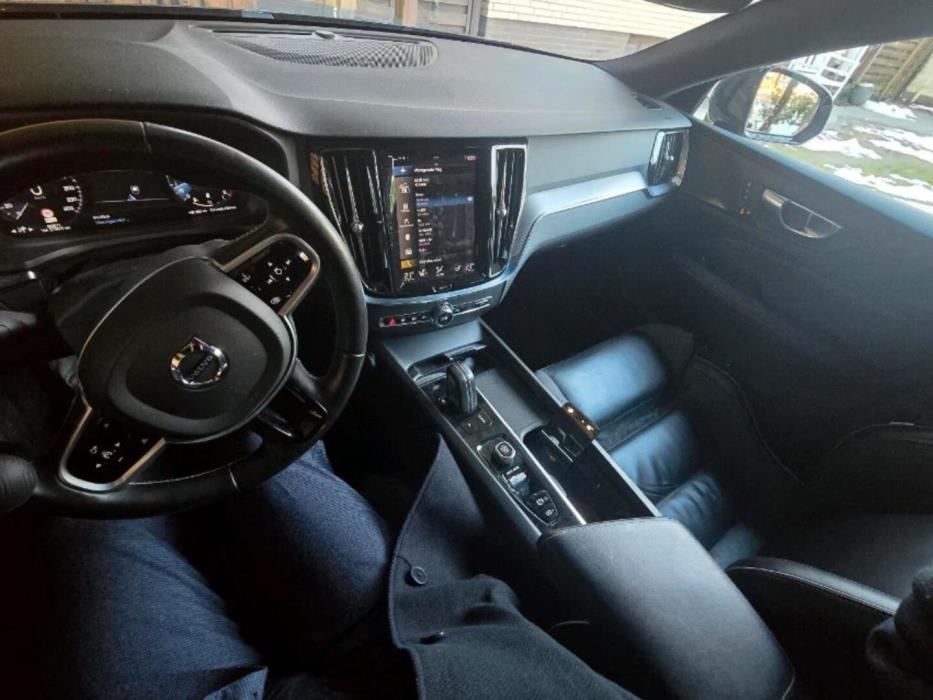 VOLVO V60 2021
