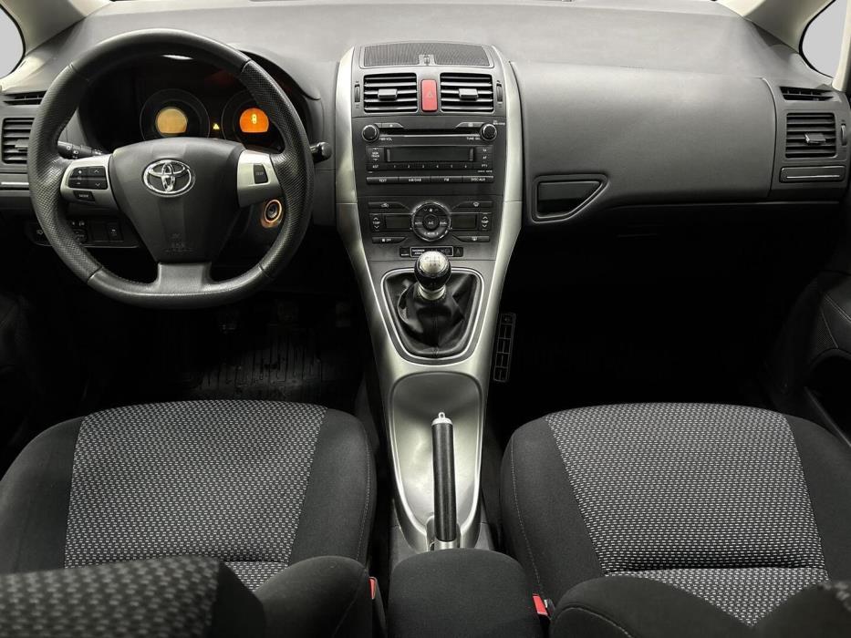 TOYOTA Auris 2010