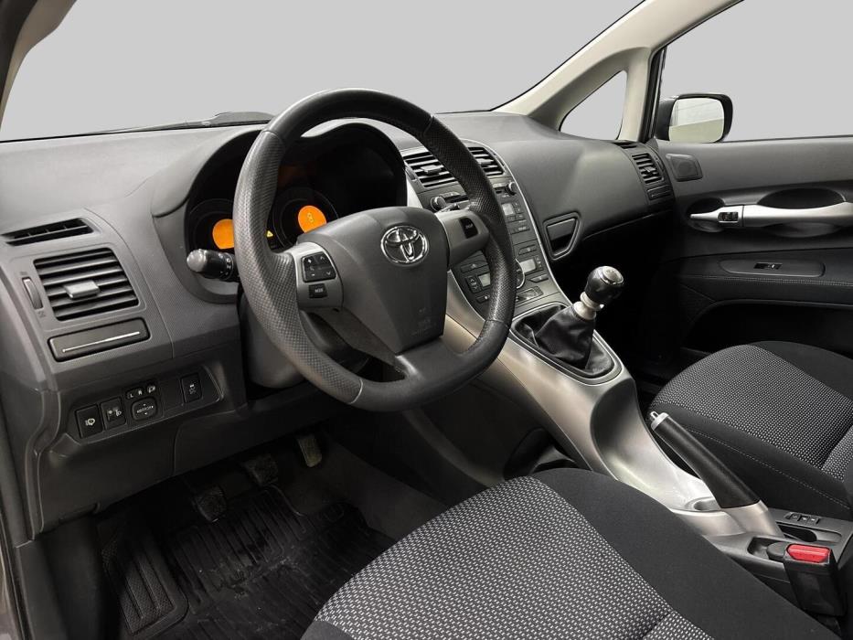 TOYOTA Auris 2010